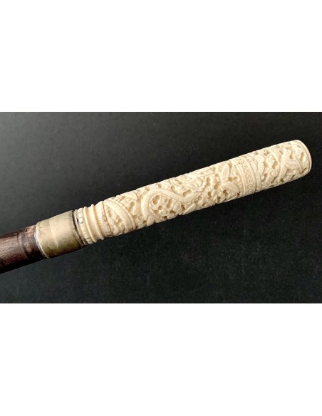 Bastone con manico d'osso intagliato dell' 800