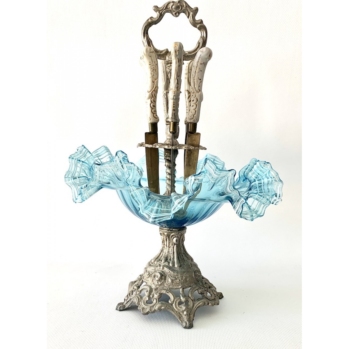 Centro de mesa de cristal azul claro ondulado (1900-1920)