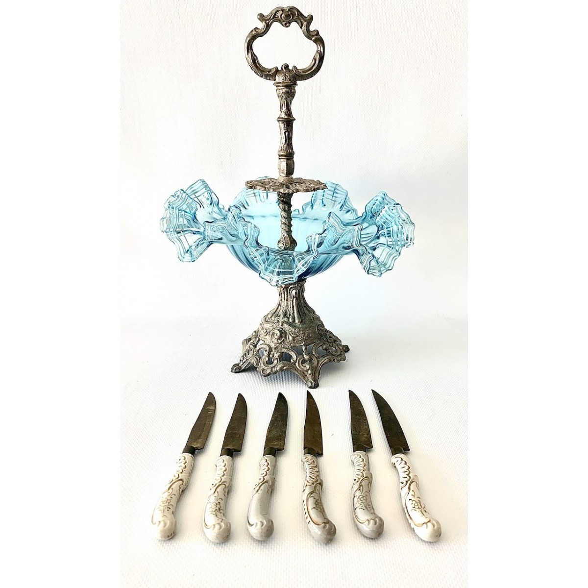 Centro de mesa de cristal azul claro ondulado (1900-1920)