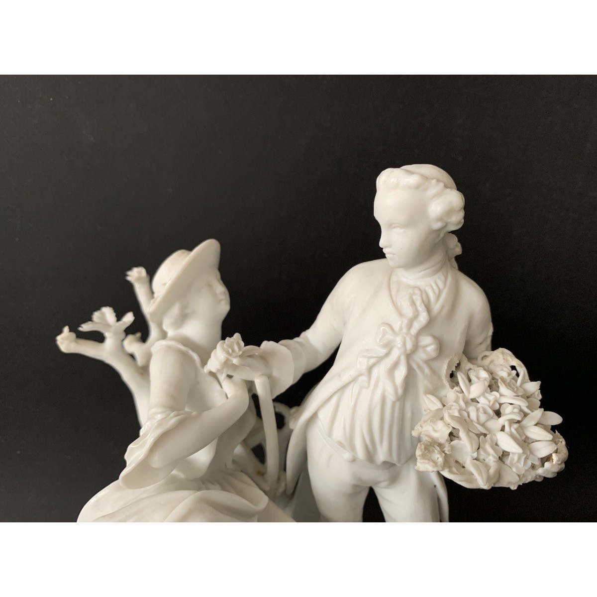 Biscuit de finales del Siglo XIX, escena romántica