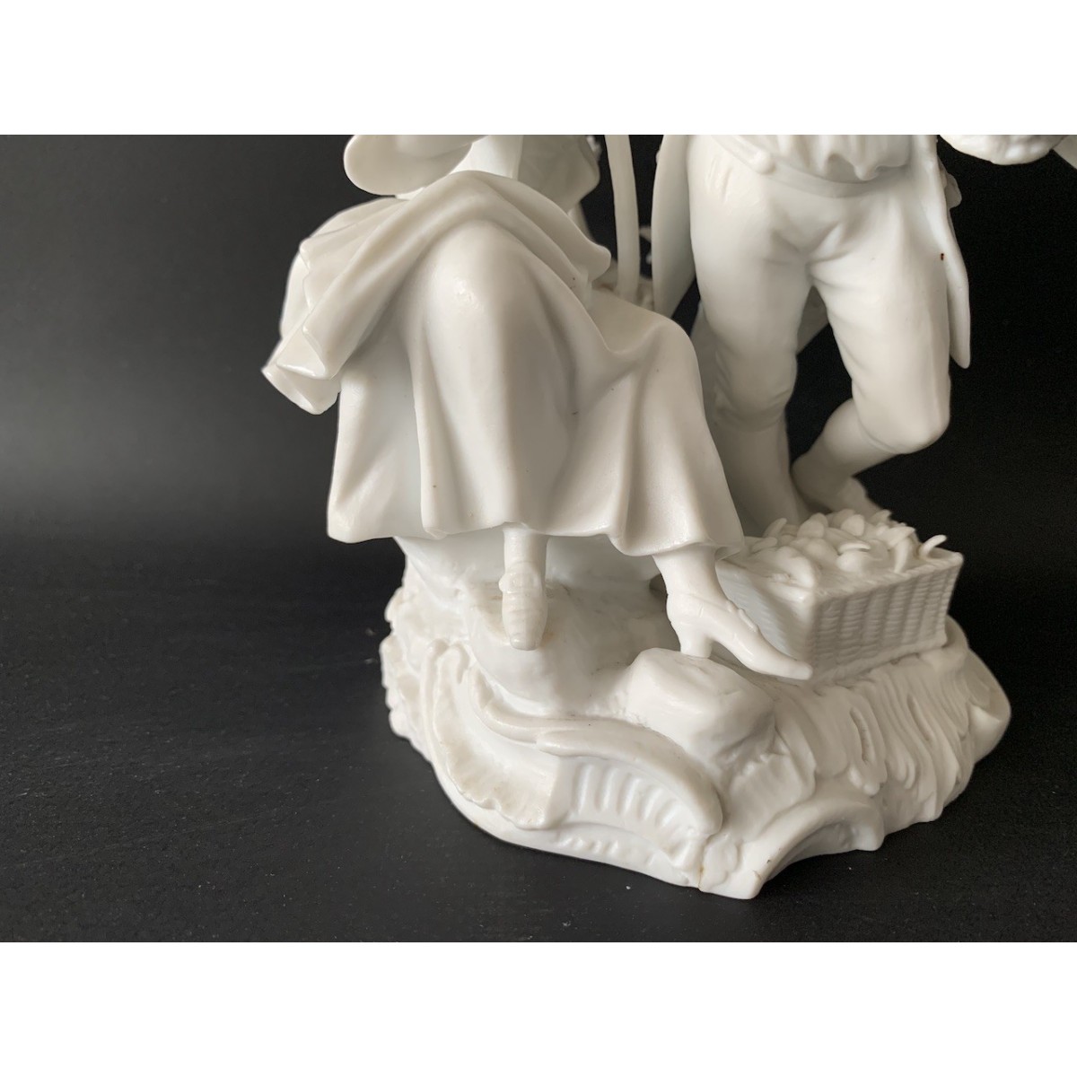 Biscuit de finales del Siglo XIX, escena romántica