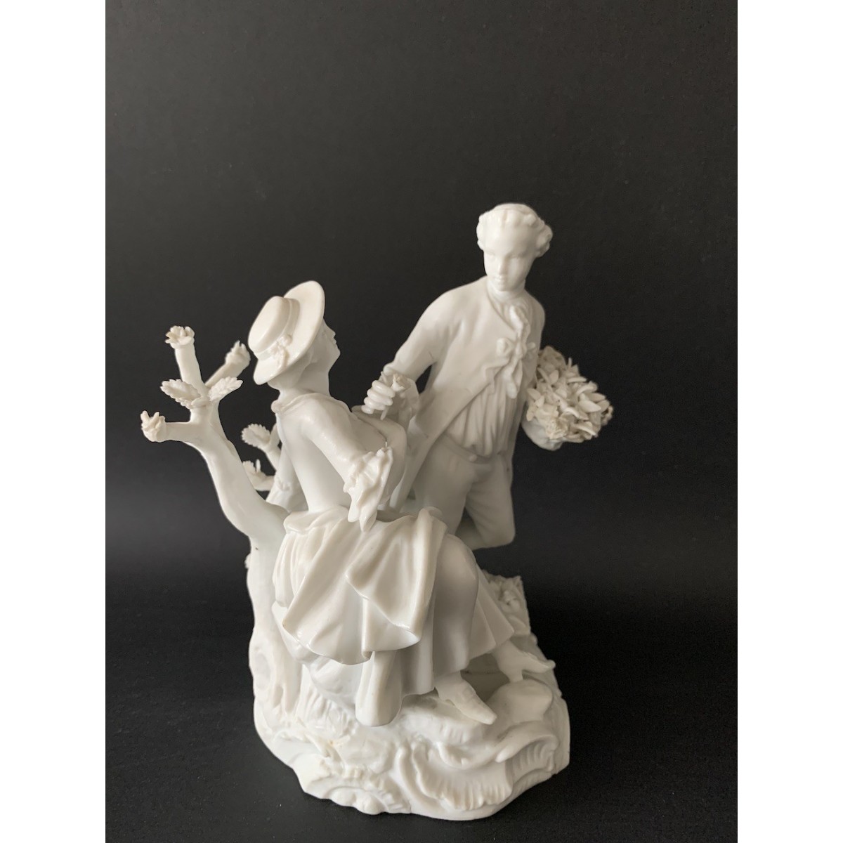 Biscuit de finales del Siglo XIX, escena romántica