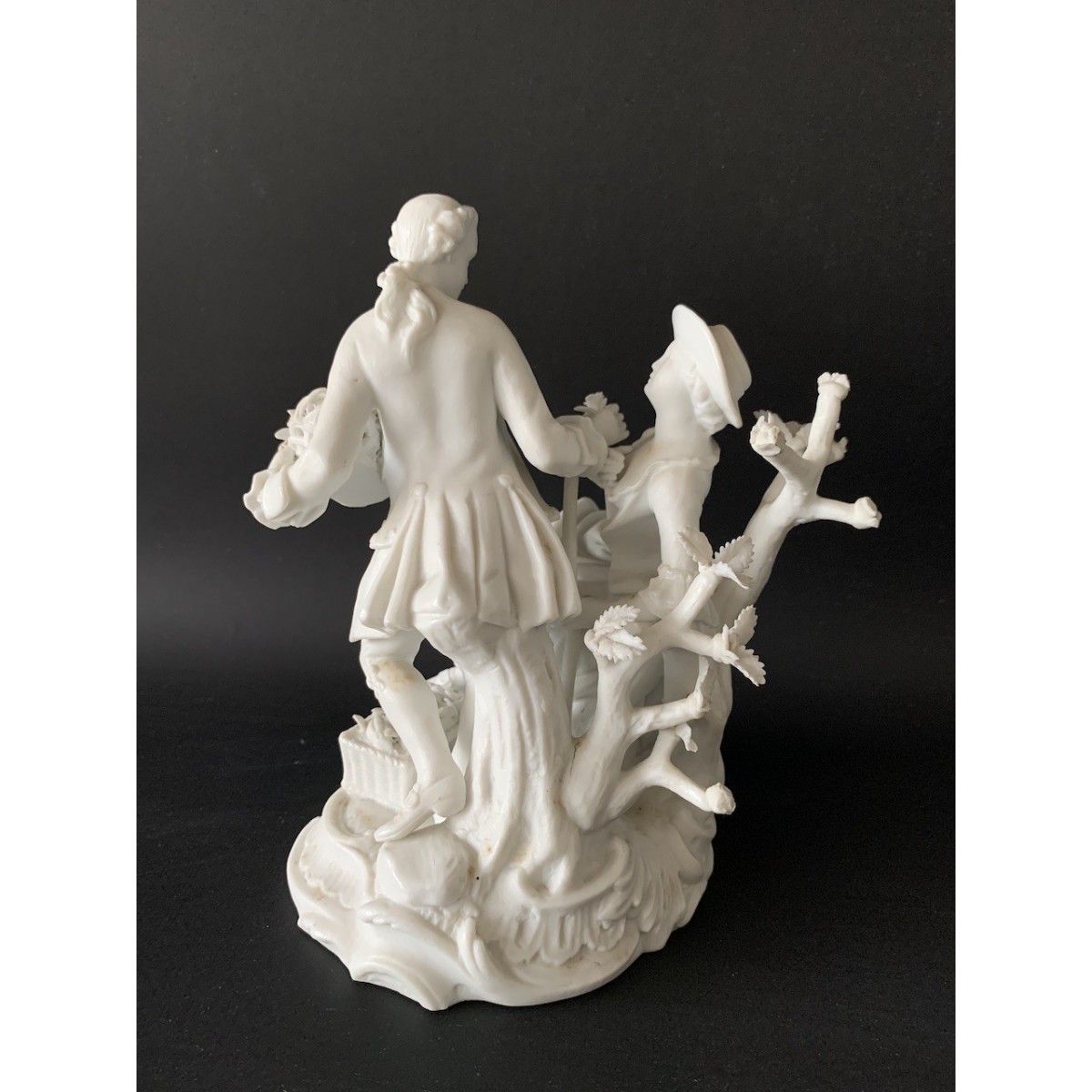 Biscuit de finales del Siglo XIX, escena romántica