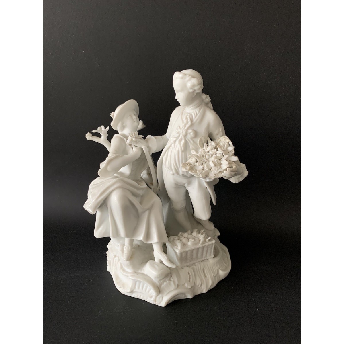 Biscuit de finales del Siglo XIX, escena romántica