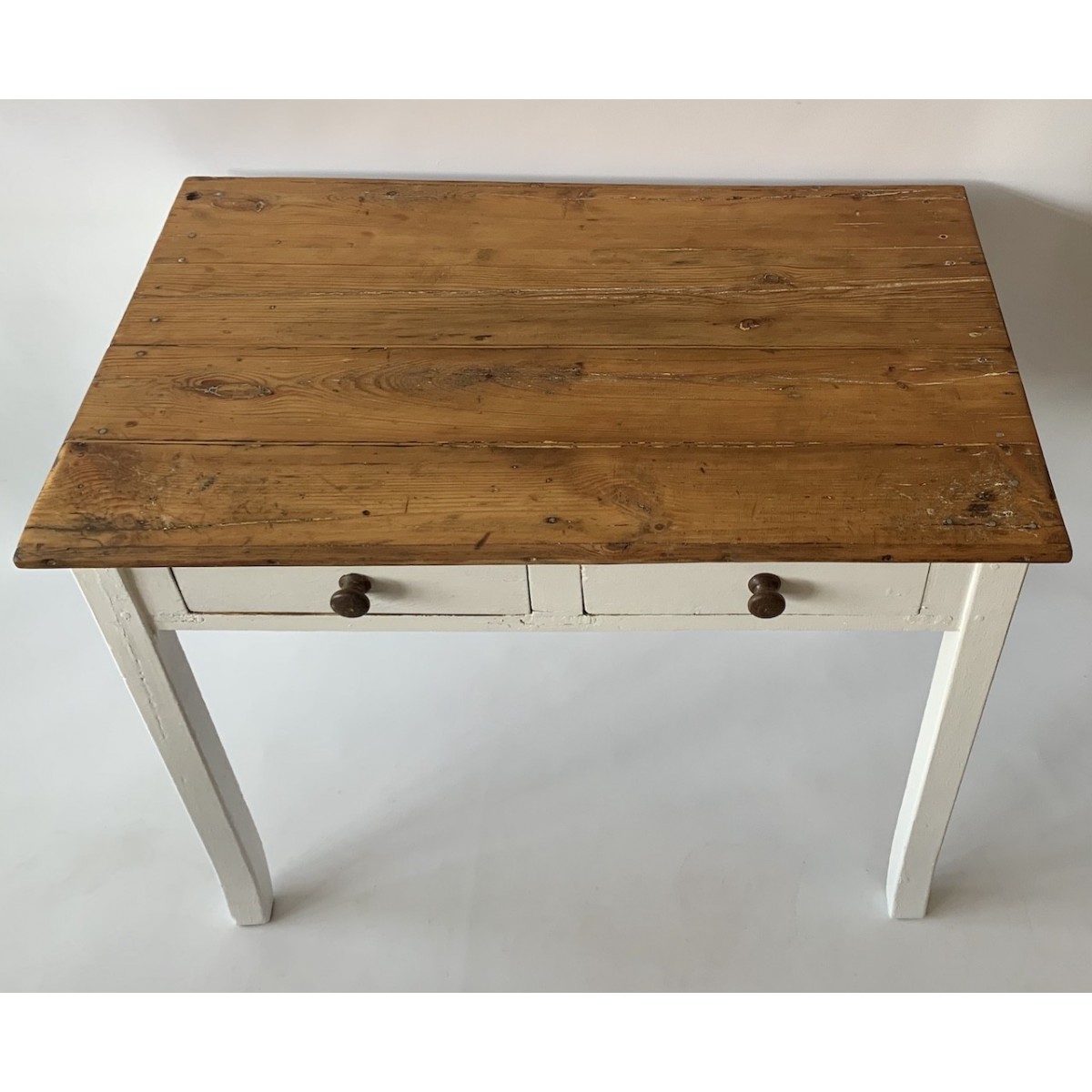 Mesa rustica de pino de principios del siglo XX