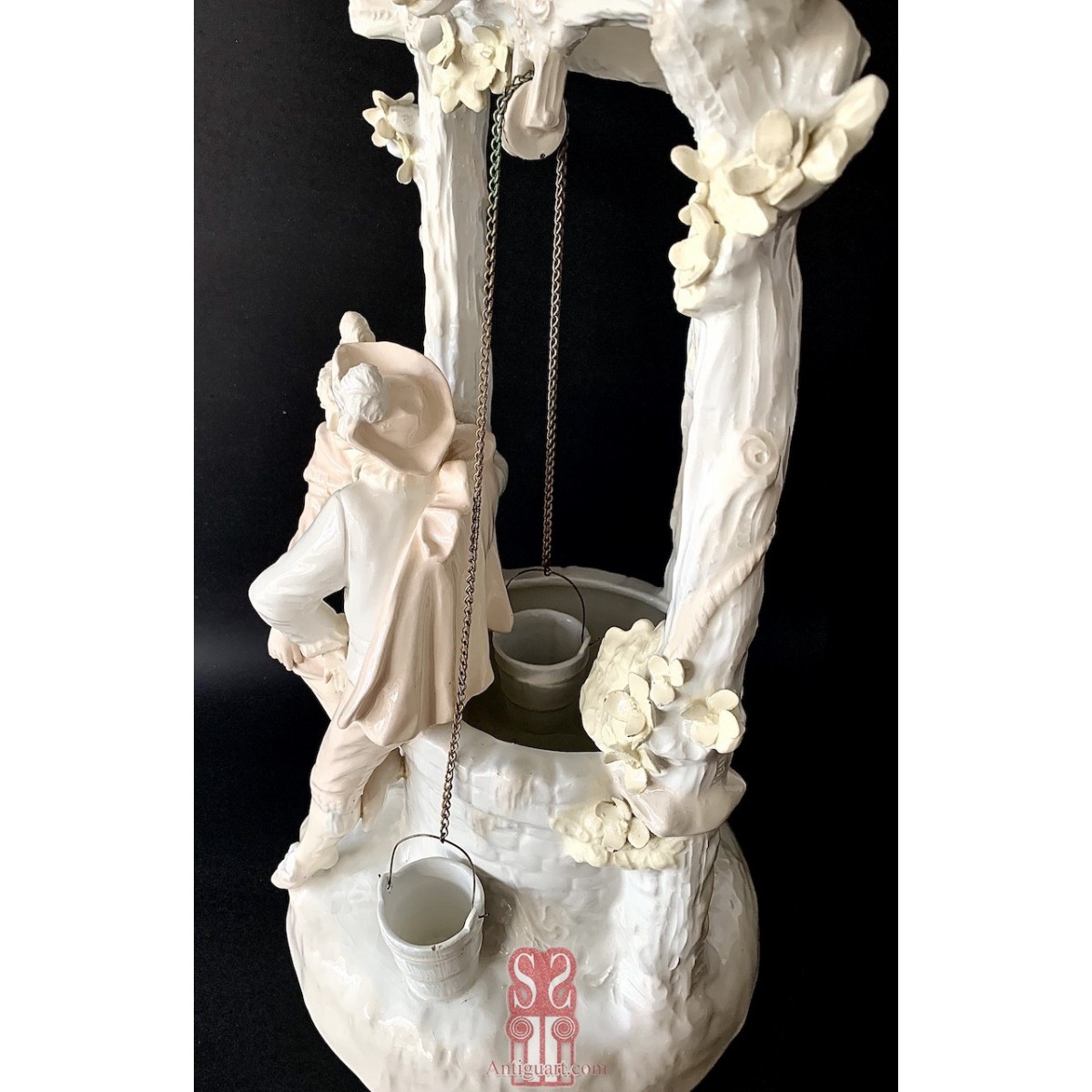 “Pareja de figuras delante al pozo” cerámica principios siglo XX