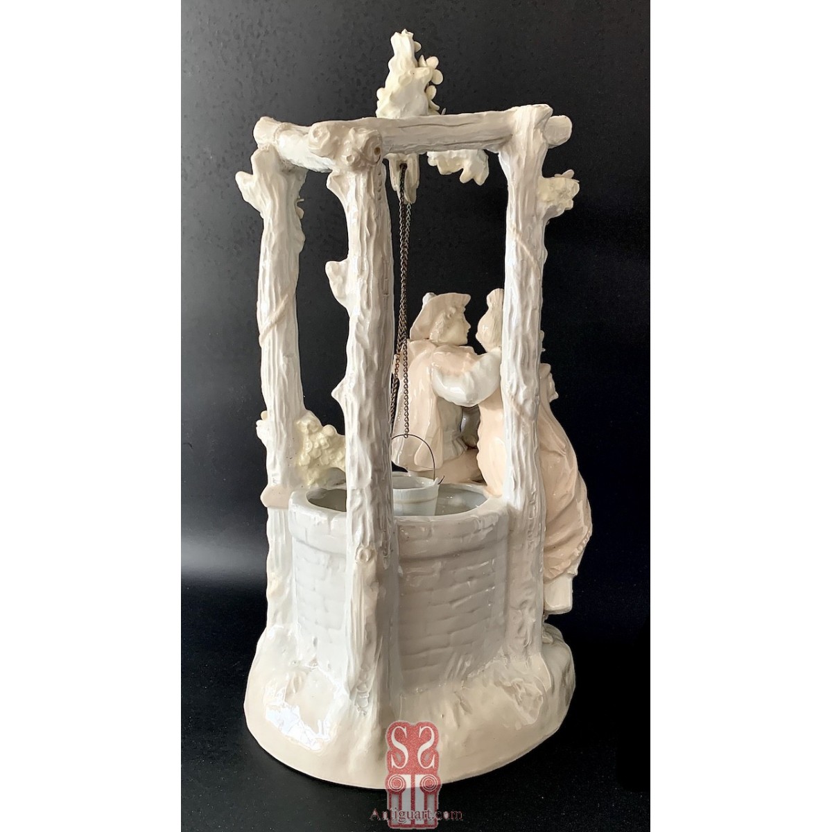 “Pareja de figuras delante al pozo” cerámica principios siglo XX