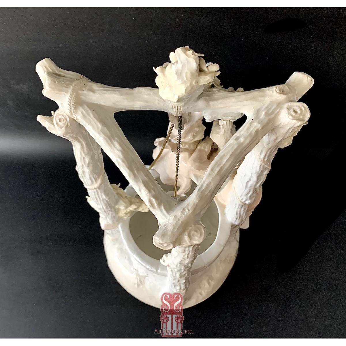 “Pareja de figuras delante al pozo” cerámica principios siglo XX