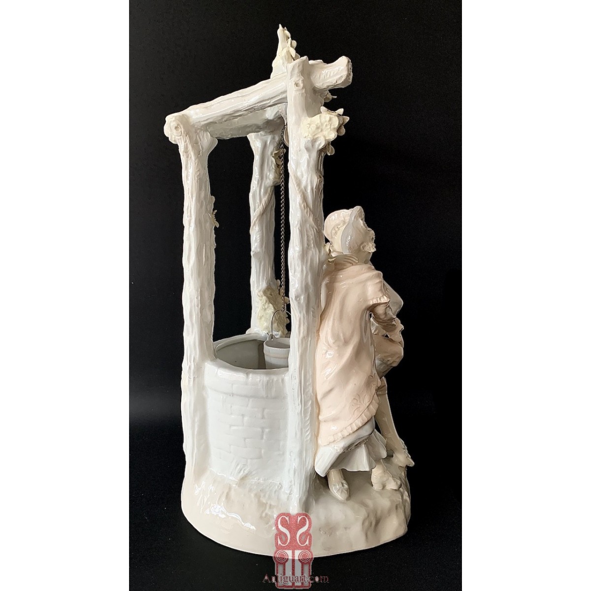 “Pareja de figuras delante al pozo” cerámica principios siglo XX