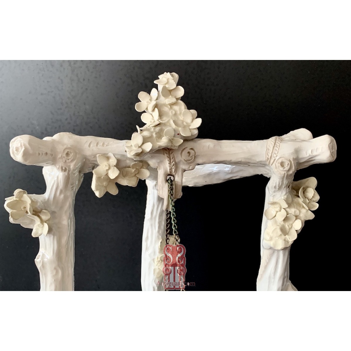 “Pareja de figuras delante al pozo” cerámica principios siglo XX