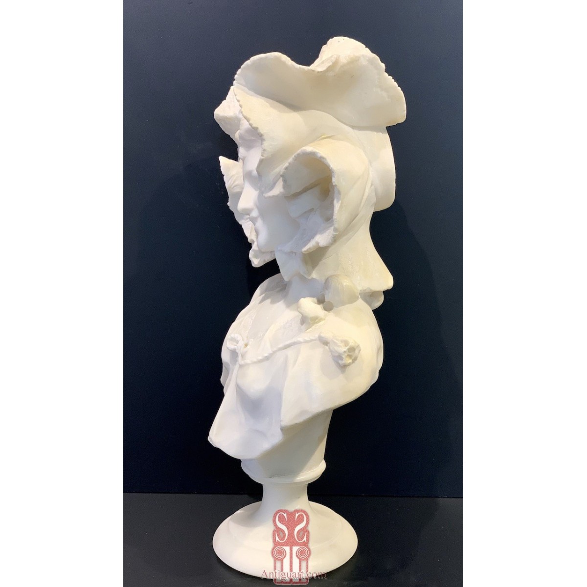 Busto de mármol de joven (1880-1910)