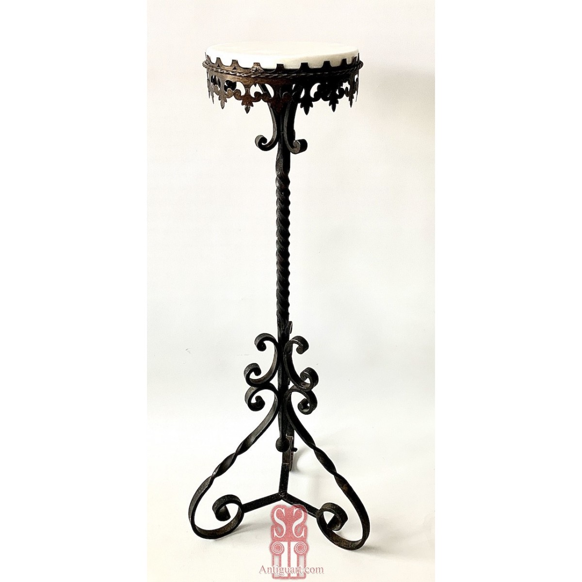 Pedestal of forged iron, final 19th
