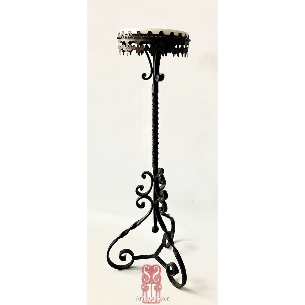Pedestal of forged iron, final 19th