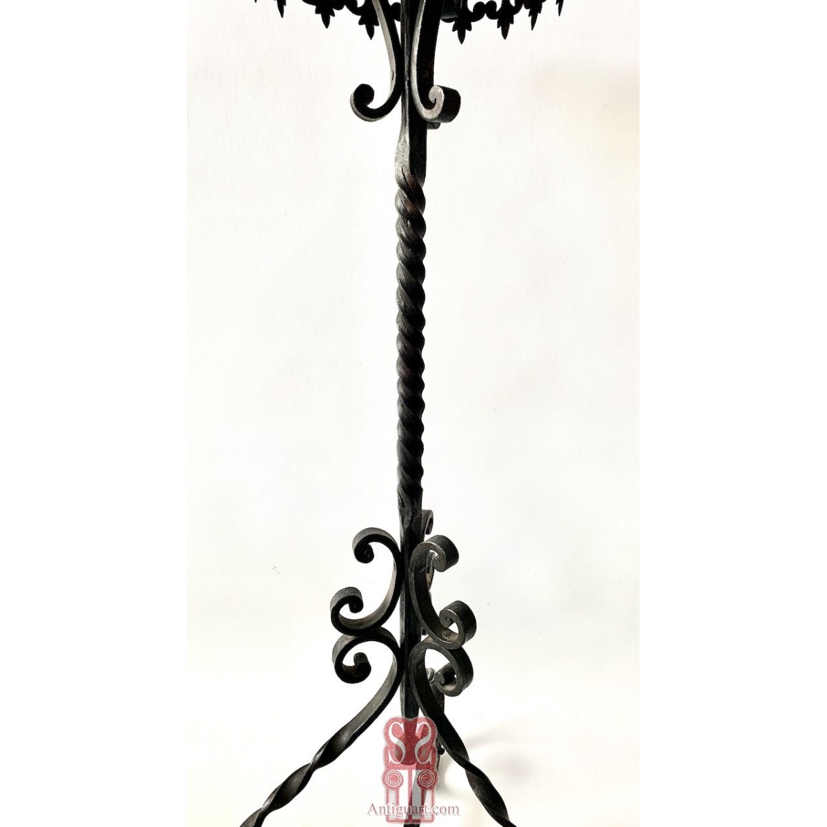 Pedestal of forged iron, final 19th