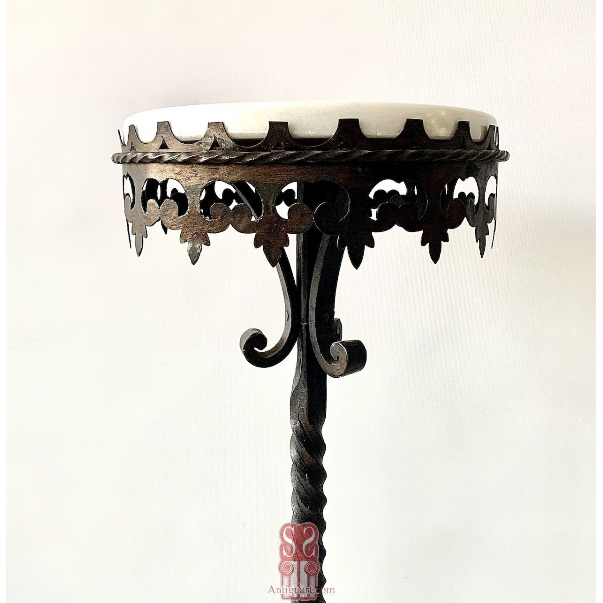 Pedestal of forged iron, final 19th