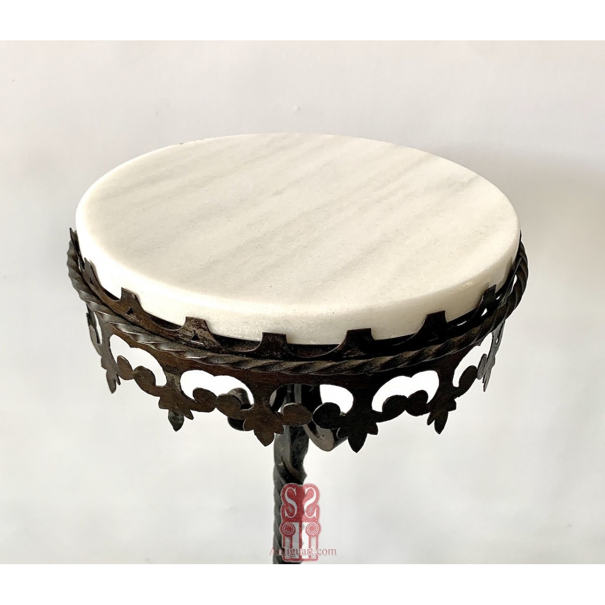 Pedestal of forged iron, final 19th