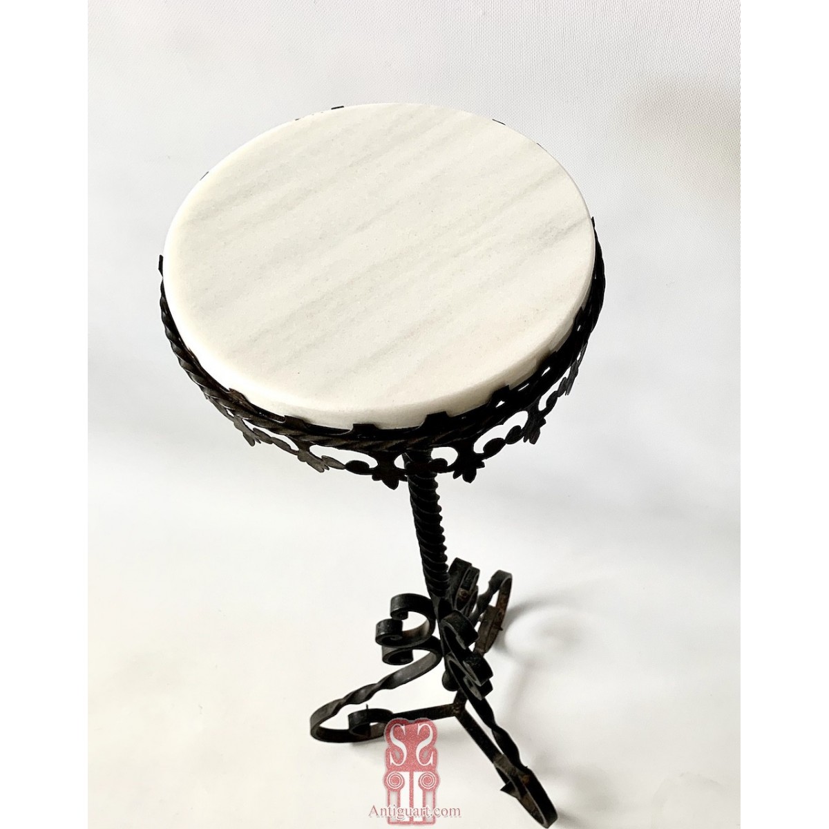 Pedestal of forged iron, final 19th