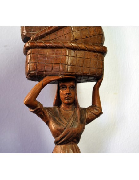 Campesina, talla de finales del siglo XIX.