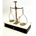 Balanza de precisión del siglo XIX.