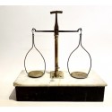 Balanza de precisión del siglo XIX.
