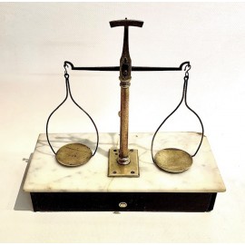 Balanza de precisión del siglo XIX. 2