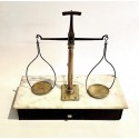 Balanza de precisión del siglo XIX.