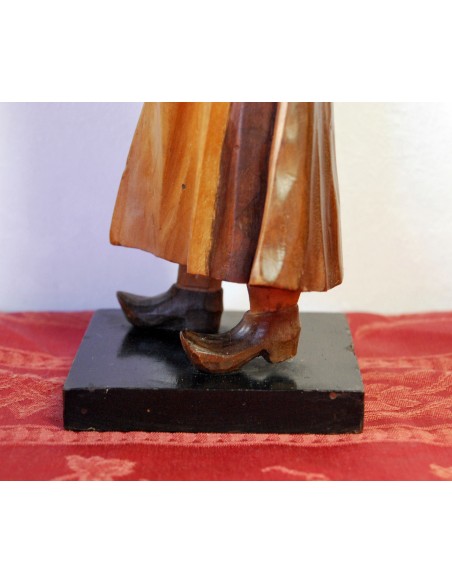 Campesina, talla de finales del siglo XIX.