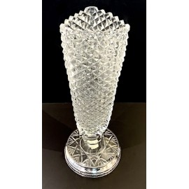 Jarrón de cristal tallado con base de plata 2