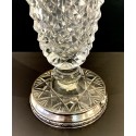 Jarrón de cristal tallado con base de plata