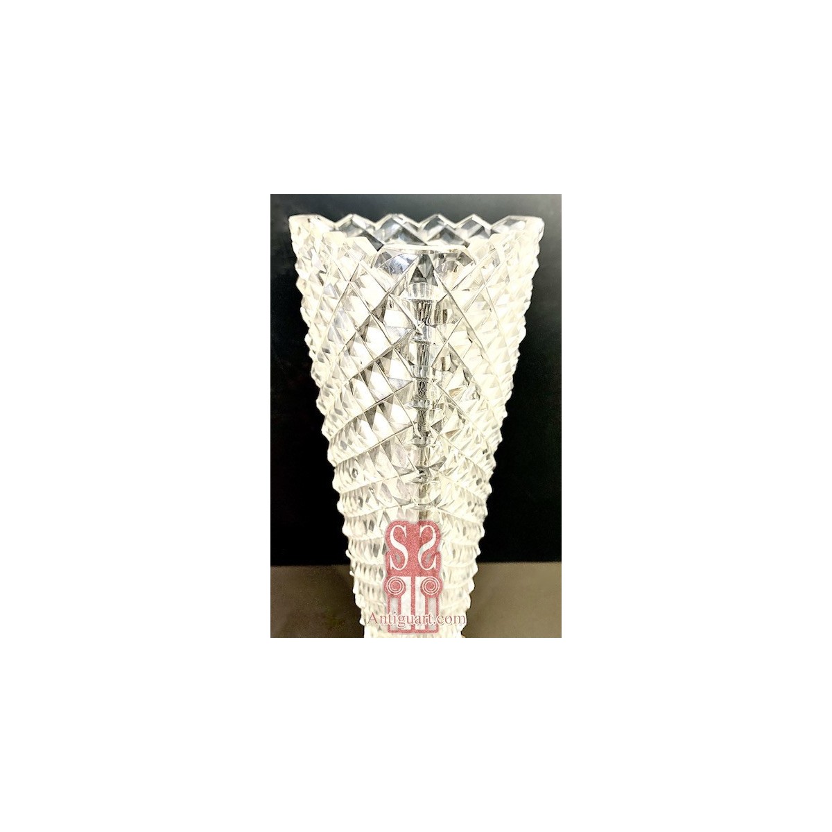 Jarrón de cristal tallado con base de plata