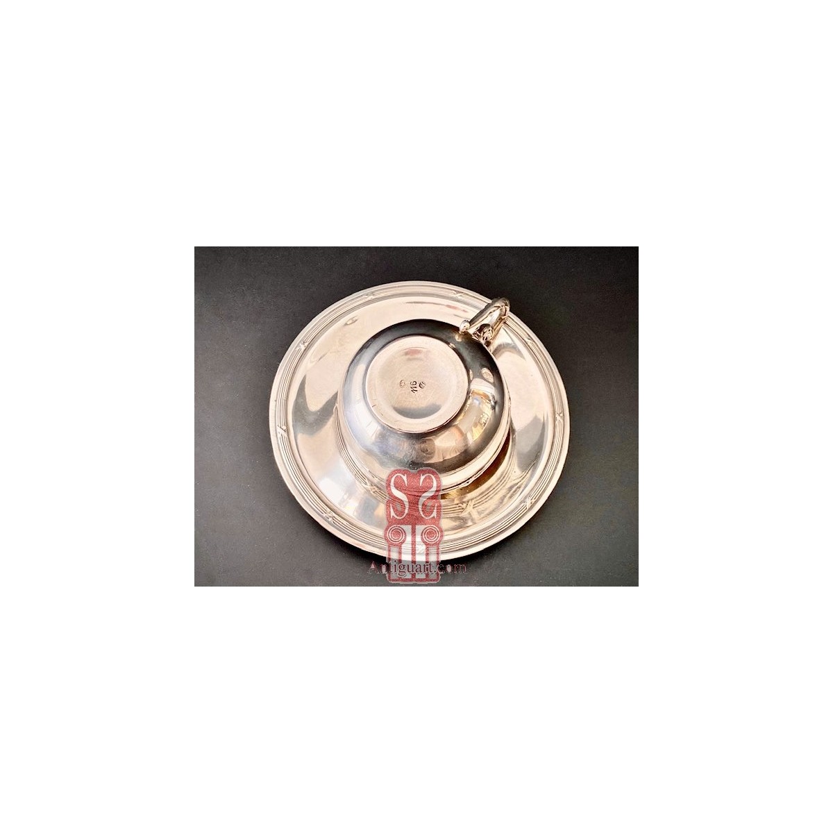 Pareja de tazas y platos de café de plata.