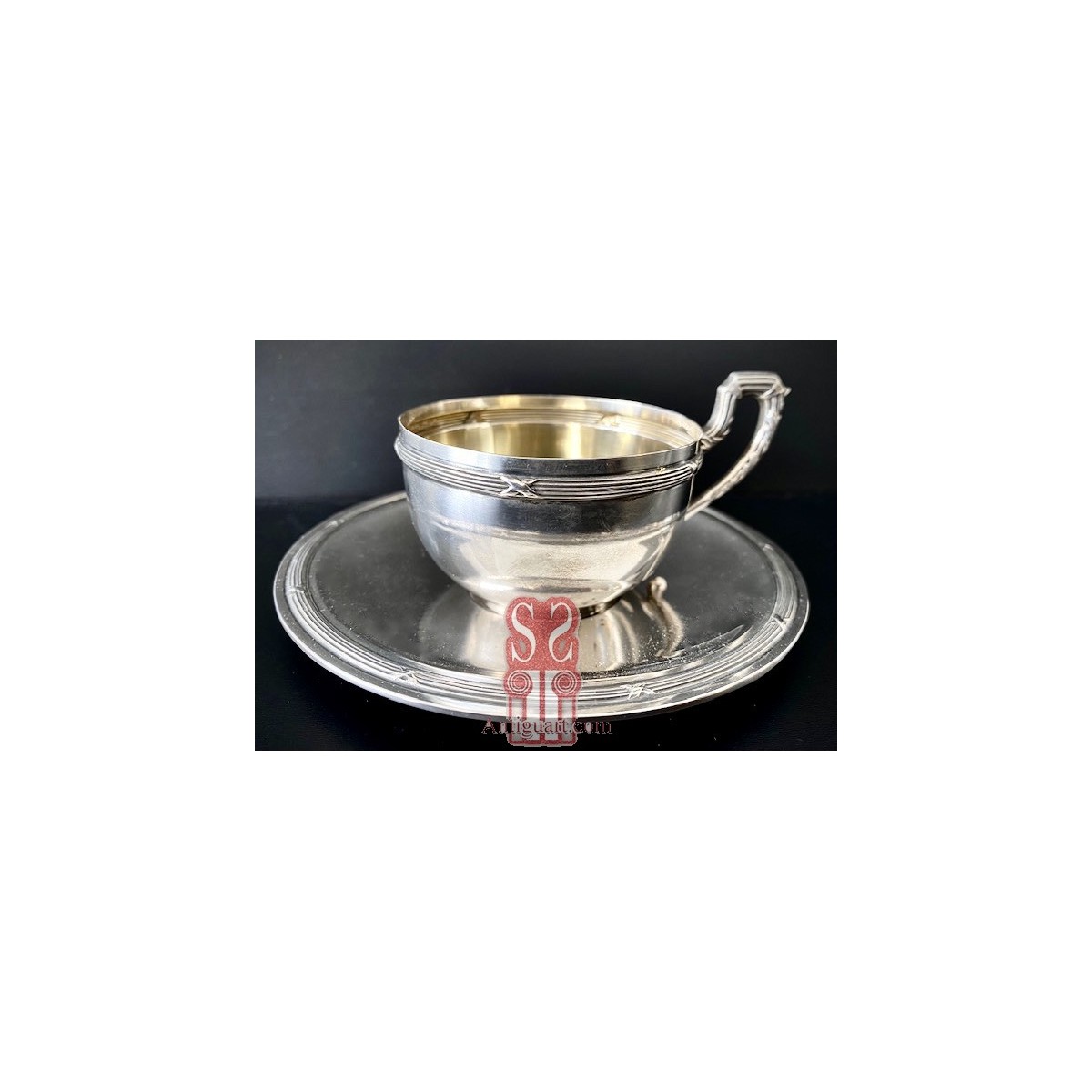 Pareja de tazas y platos de café de plata.
