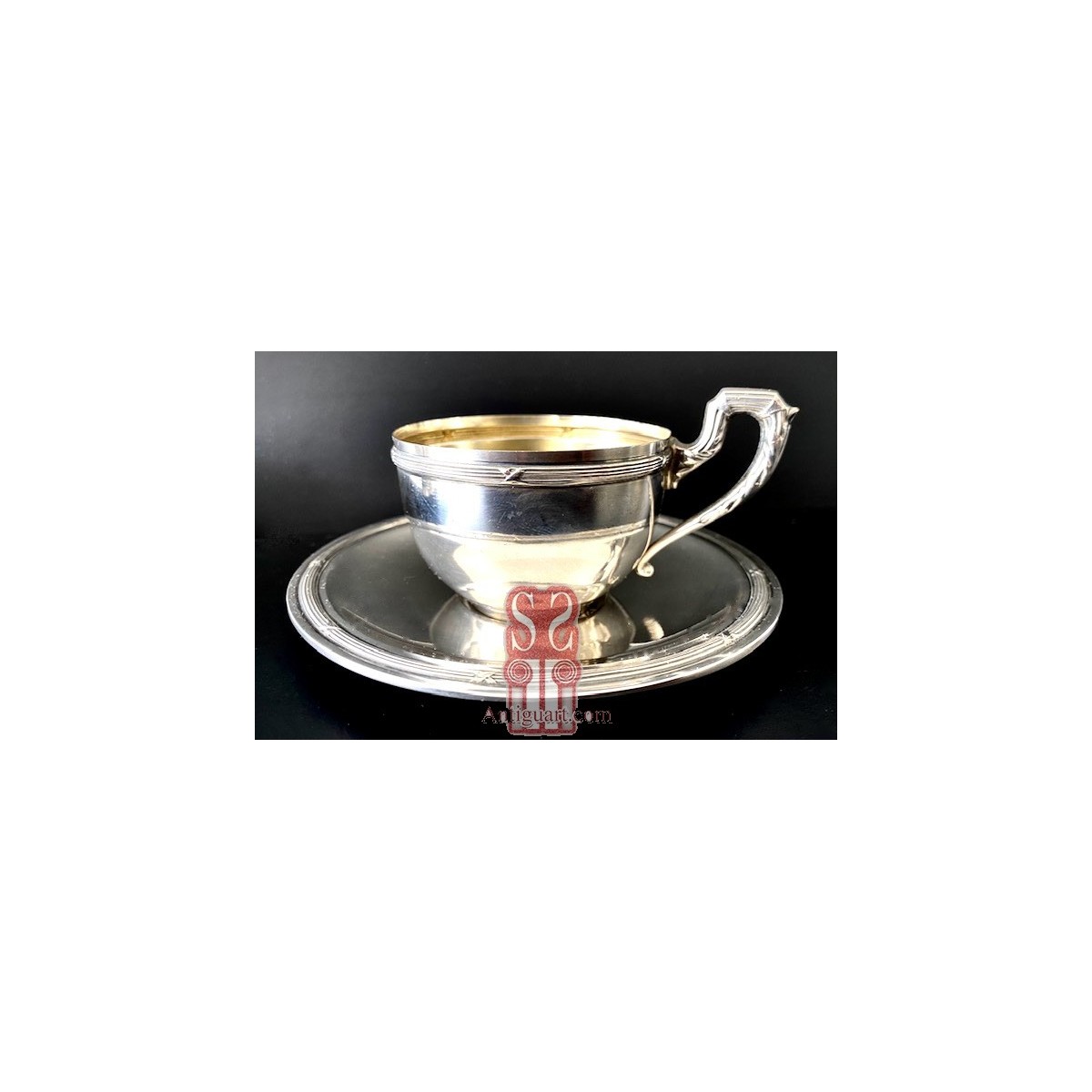 Pareja de tazas y platos de café de plata.