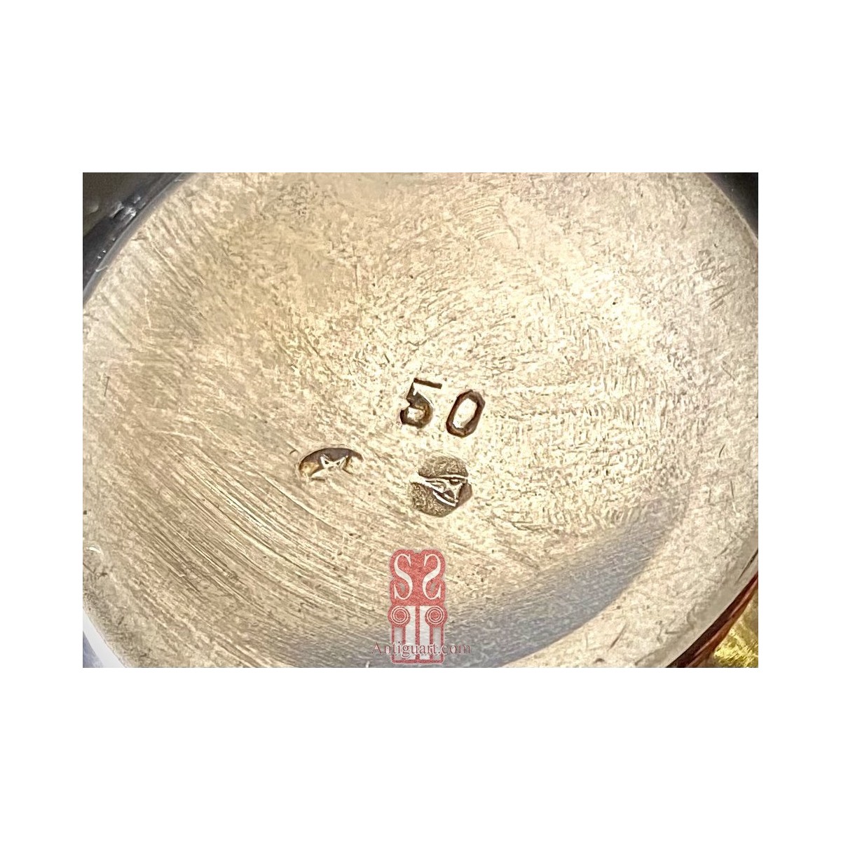 Pareja de tazas y platos de café de plata.