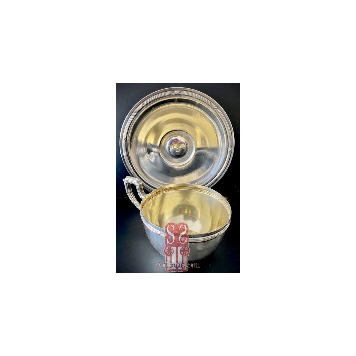 Pareja de tazas y platos de café de plata.