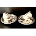 Pareja de tazas y platos de café de plata.