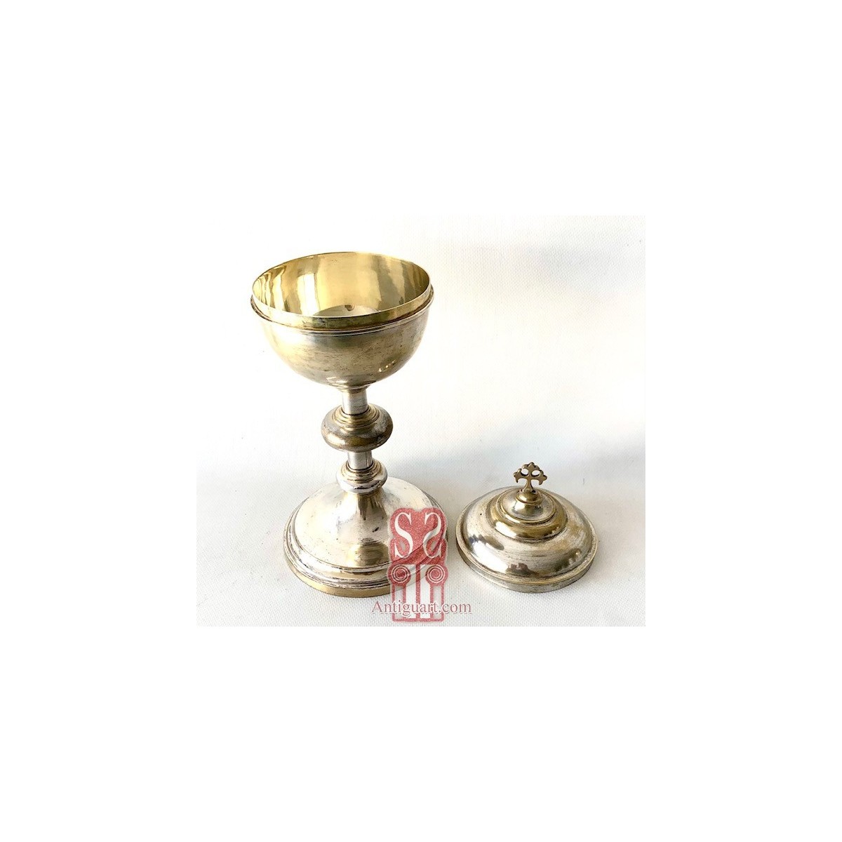 Ciborio argentato, della fine del XIX secolo.