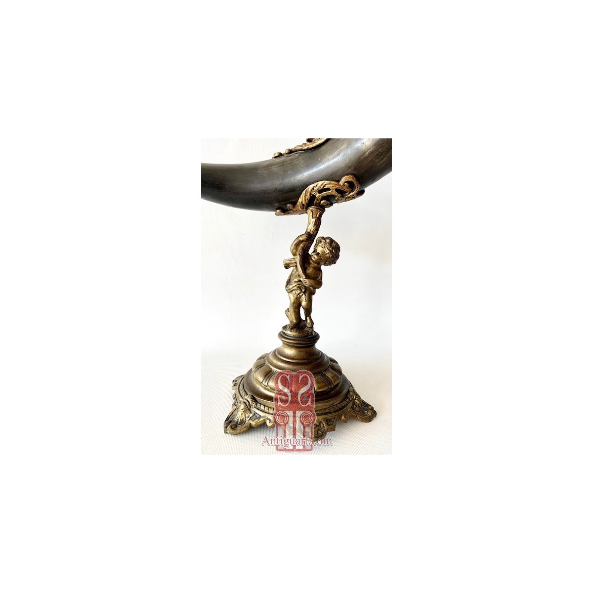 Cuerno de asta con montura en bronce, siglo XIX