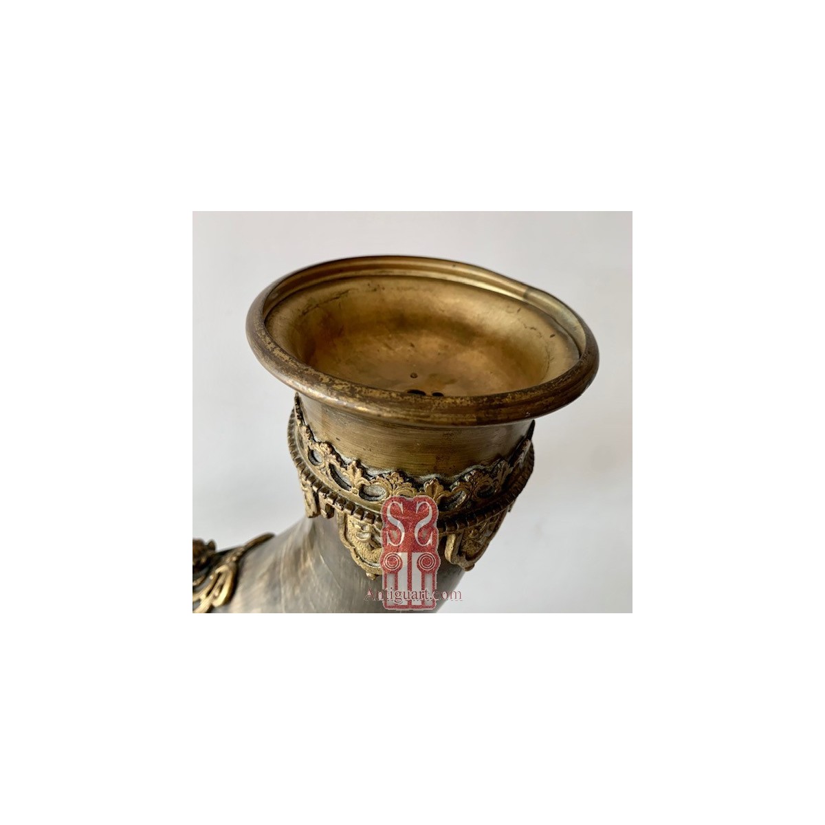 Cuerno de asta con montura en bronce, siglo XIX