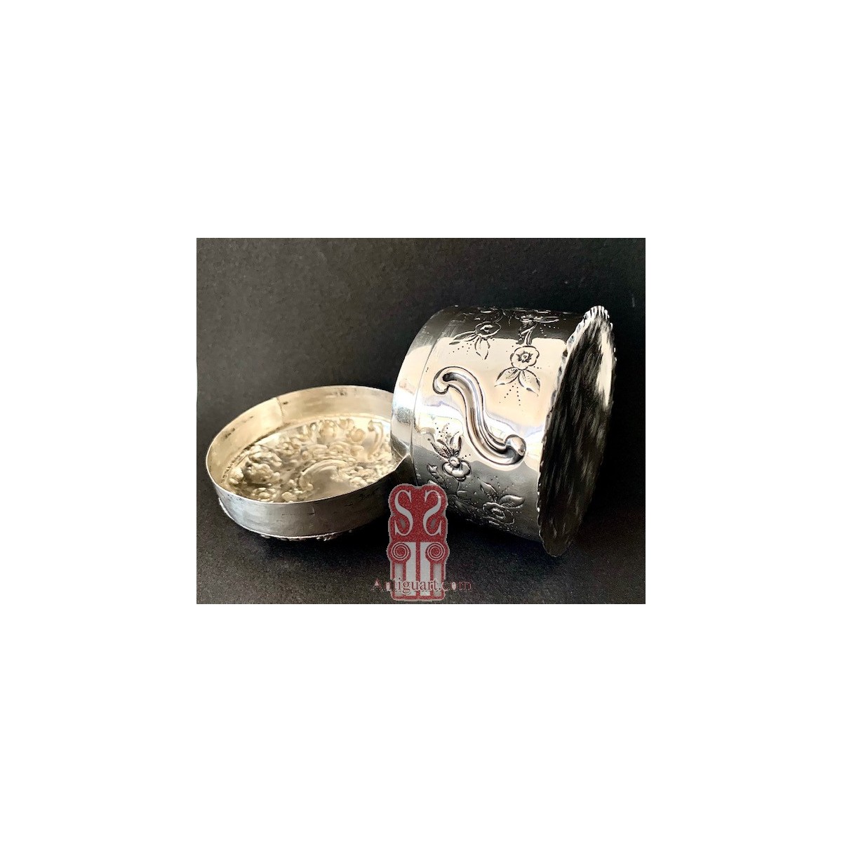 Scatola rotonda d’argento Sterling dell'800 inglese