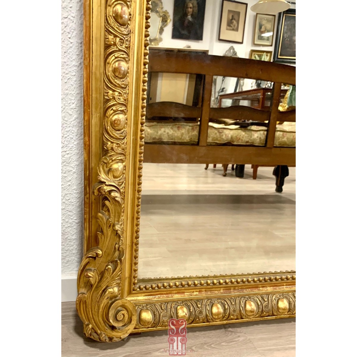 Grande espejo dorado del siglo XIX