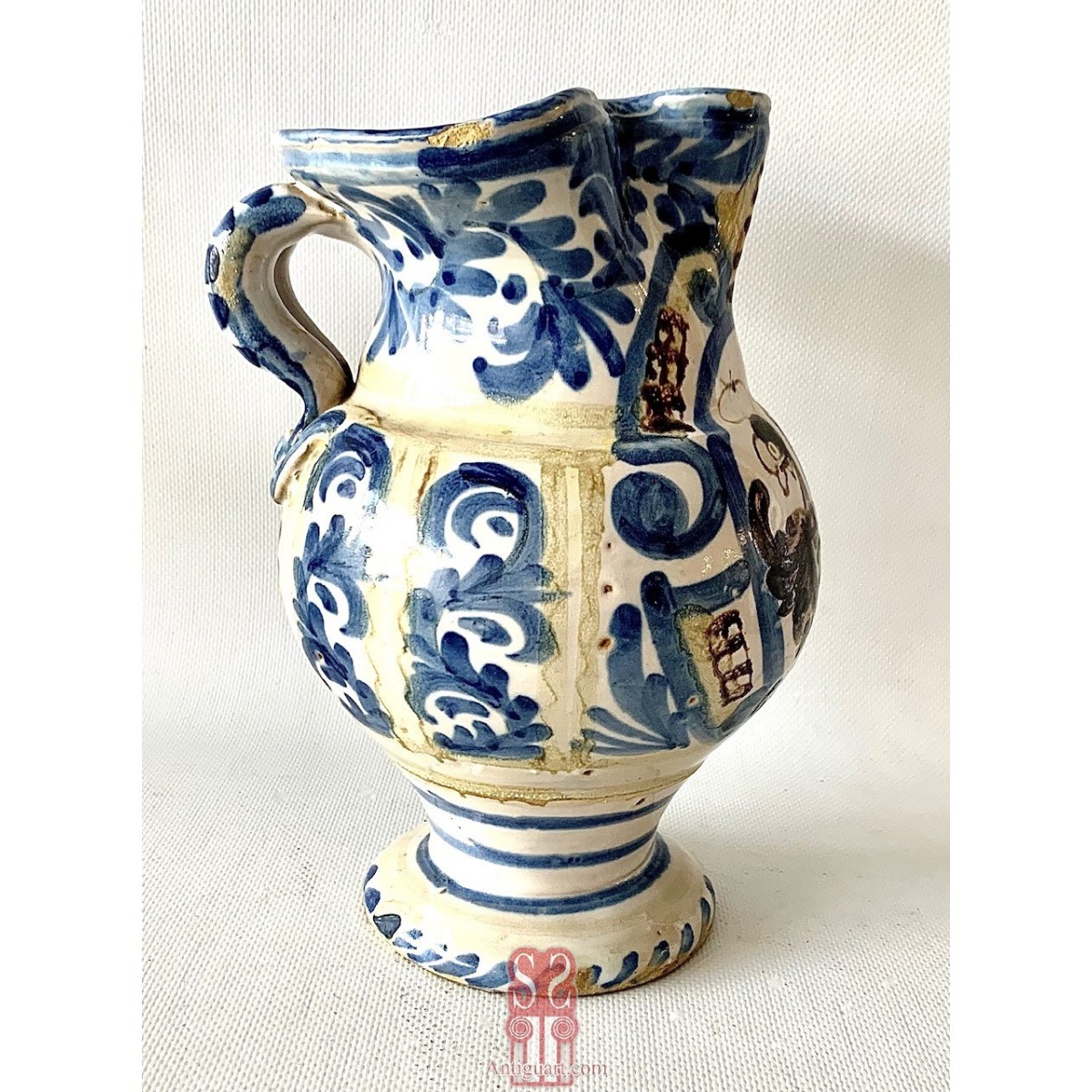 Jarra de mayólica, Pesaro Italia, finales siglo XVIII.