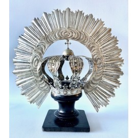Corona de metal plateado. Finales Siglo XIX.