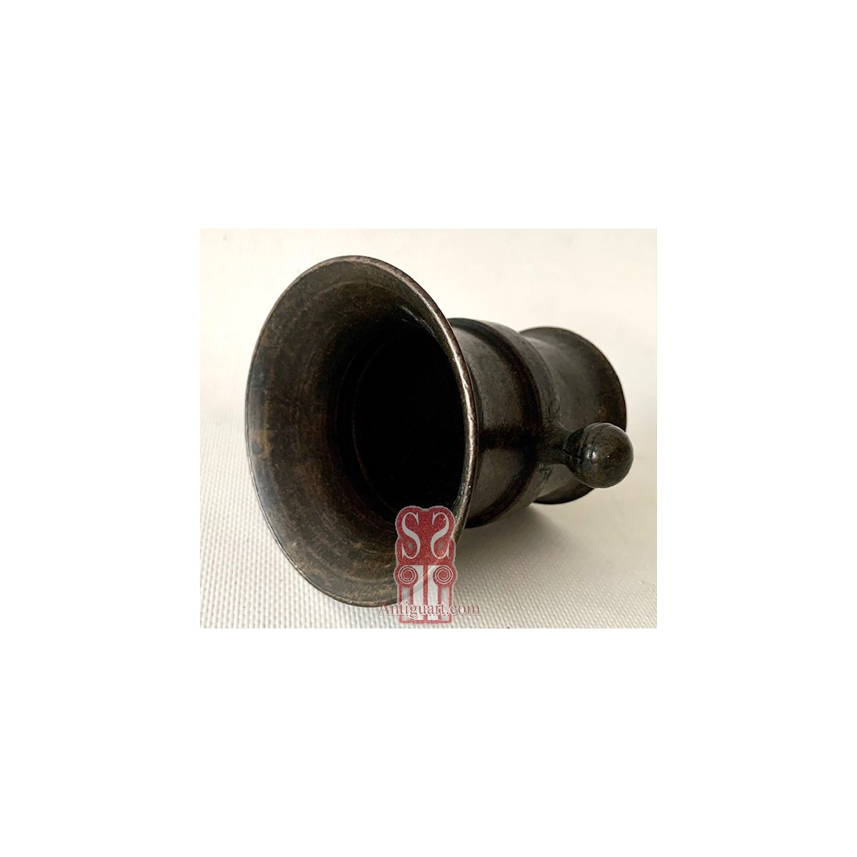 Mortero de bronce del siglo XVIII