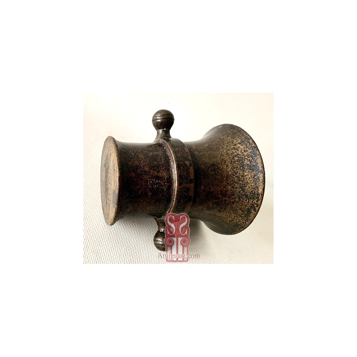 Mortero de bronce del siglo XVIII