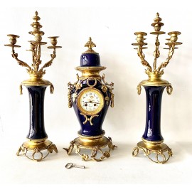 Orologio da tavolo con candelabri, XIX secolo