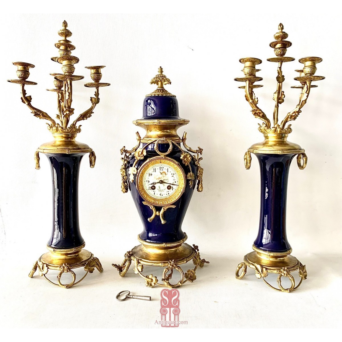 Orologio da tavolo con candelabri, XIX secolo
