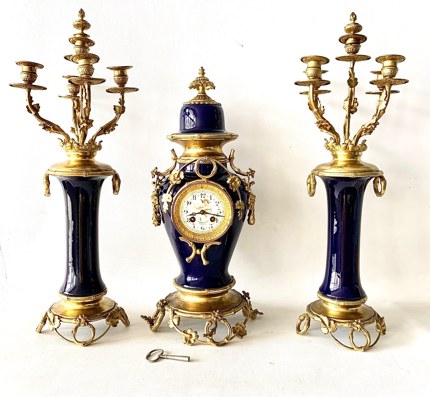Reloj de mesa, guarnición del siglo XIX
