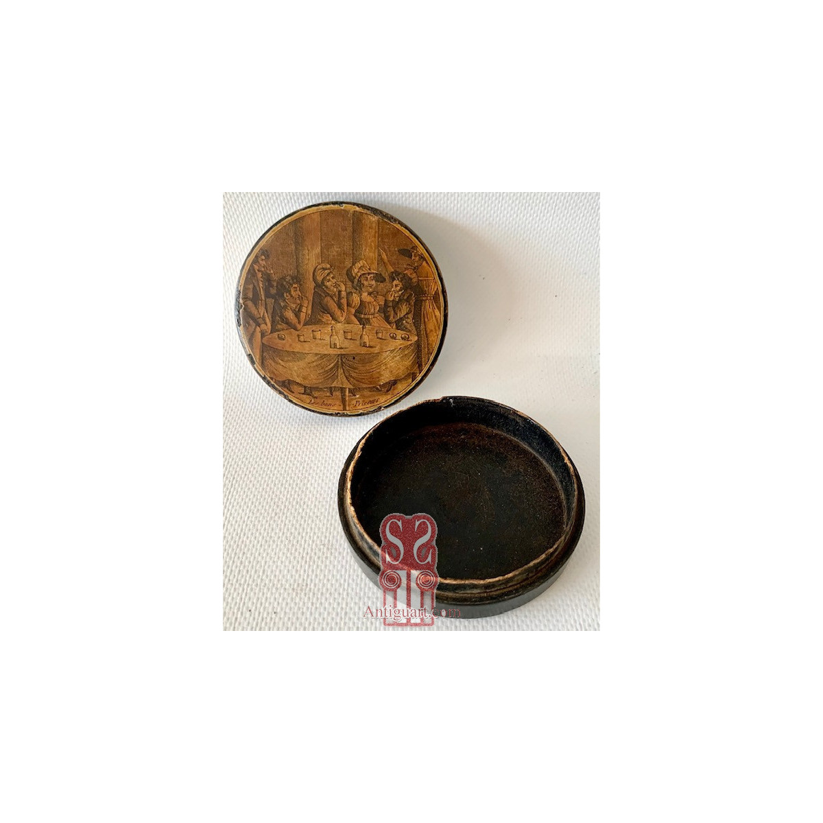 Round tobacco box 19th
