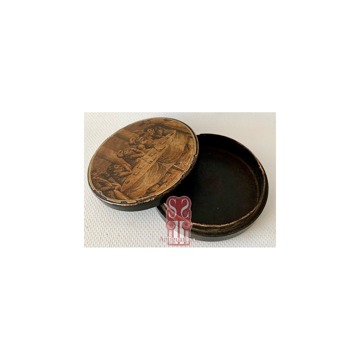 Round tobacco box 19th